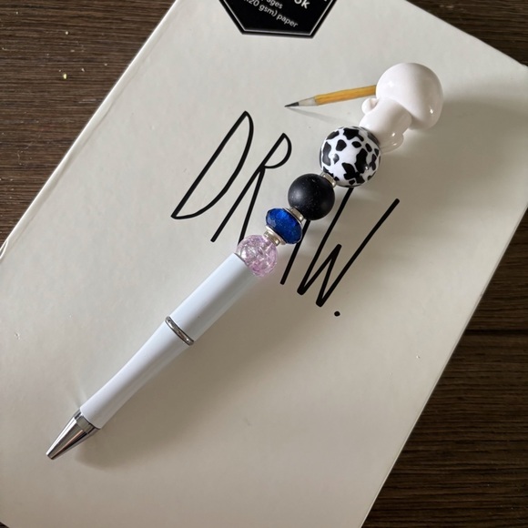 Disney Doorables: Wall-E: Eve handmade beaded pen - Picture 3 of 3